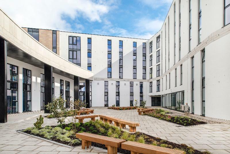Destiny Student - Holyrood Hotel Edinburgh Ngoại thất bức ảnh